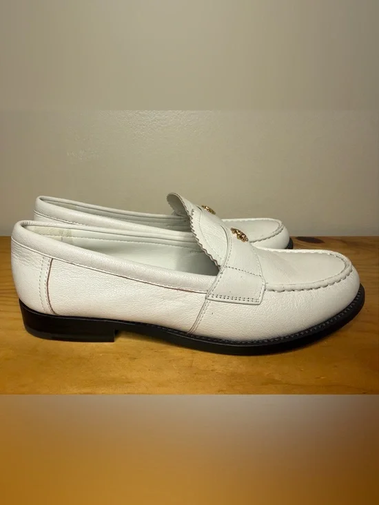 Tory Burch | Classic Slip On Double T Scalloped Leather Loafer in New Ivory 7.5 - Picture 4 of 13